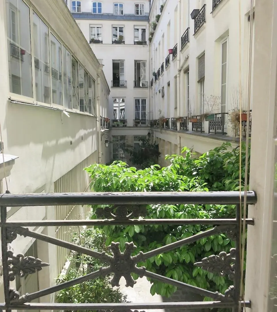 פריז Roommate Share Colocation 1 Bedroom In Two Bedroom Luxe Marais Bretagne Citycosy